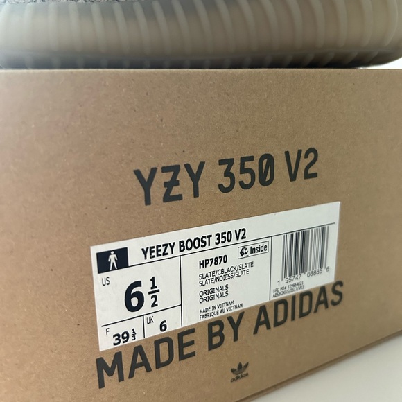 Yeezy Boost 350 V2 - Picture 6 of 6
